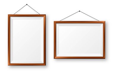 Duvarda asılı gerçekçi boş ahşap resim çerçevesi. Modern poster modeli. Ahşap desenli boş fotoğraf çerçevesi. Sanat galerisi. Vektör illüstrasyonu.