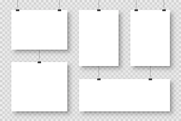 Реалистичные чистые листы бумаги, висящие на скрепке. Белый плакат с тенью в формате А4. Дизайн шаблон, макет. Векторная иллюстрация . — стоковый вектор