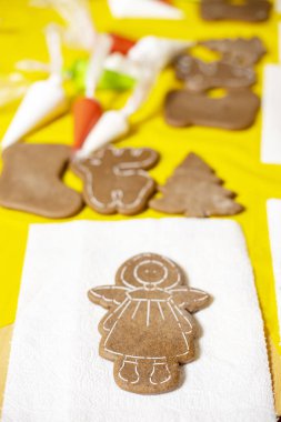 Zencefilli kurabiye. El yapımı. El yapımı zencefilli çörek..