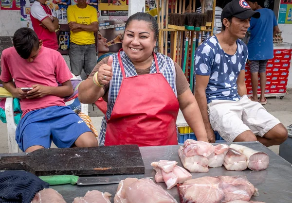 Comprar pescado en Charapoto Ecuador Sunday Market Imagen de archivo