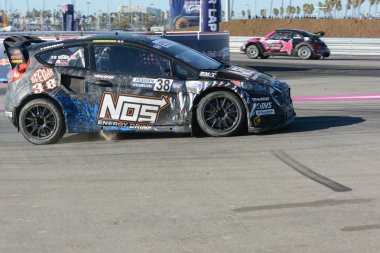 Brian Deegan 38, sürücüler bir Ford Fista St, Red Bull Glo sırasında