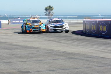 Patrik Sandell 18 ve Austin Dyne 14, sırasında pozisyon için savaş