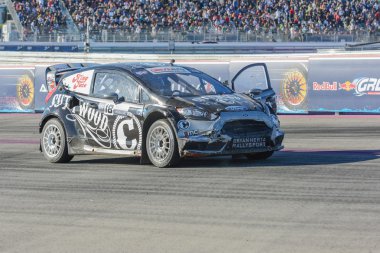 Patrik Sandell 18, sürücüler bir Ford Fista St araba kırmızı Bu sırasında