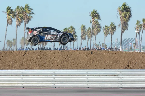 Brian Deegan 38, conduce un Ford Fista ST, durante el Red Bull Glo —  Fotos de Stock