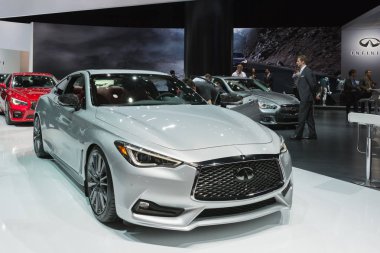 Infiniti Q60 ekranda