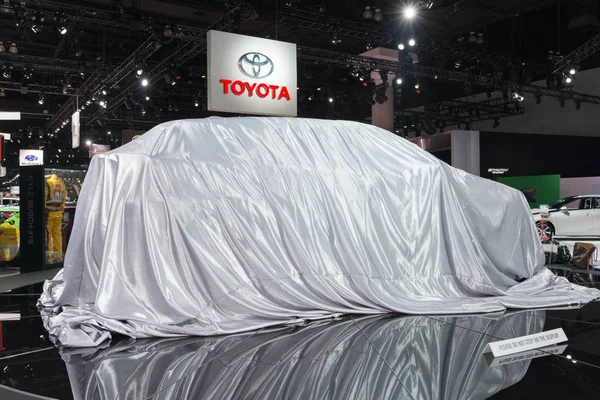 Toyota debuut auto op display — Stockfoto