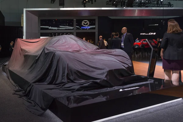 Mazda debut bil på displayen — Stockfoto