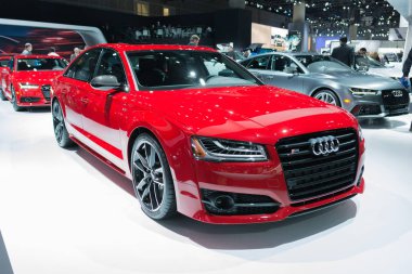 Audi S8 artı ekranda