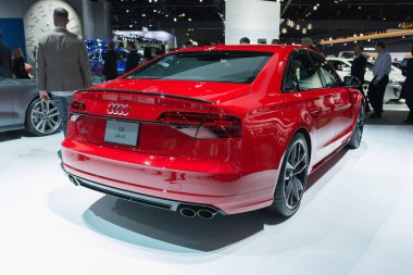 Audi S8 artı ekranda