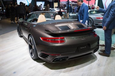 Porsche 911 Turbo ekranda