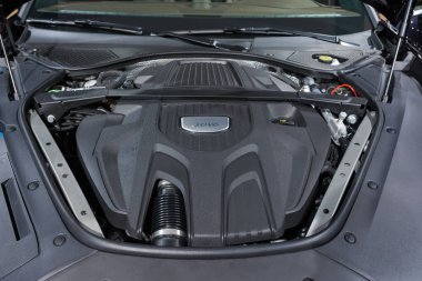 Porsche 3.0 V6 motor ekranda