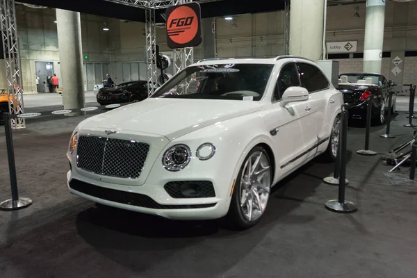 Maßgeschneiderter Bentley Bentayga zur Schau gestellt — Stockfoto