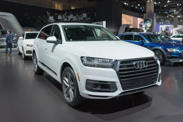 Audi Q7 en pantalla — Foto de Stock