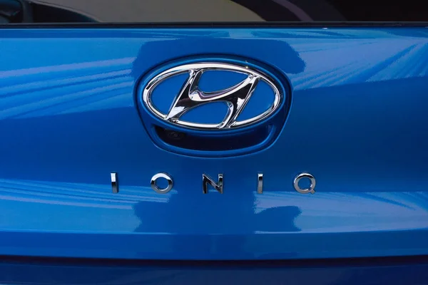 Logo Hyundai IONIQ exposé — Photo