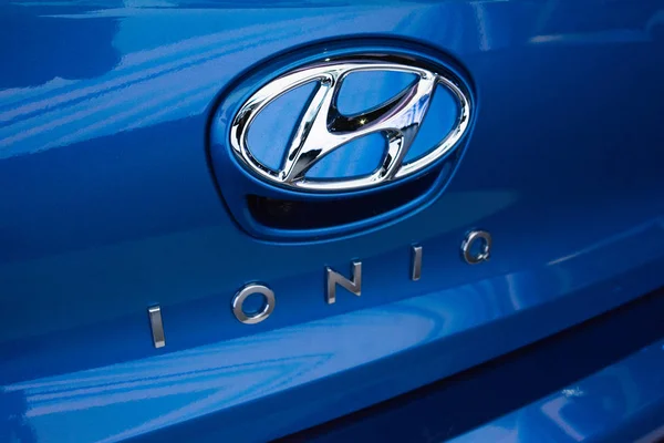 Logo Hyundai IONIQ exposé — Photo