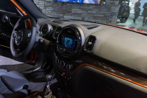 Интерьер MINI Cooper Countryman ALL4 — стоковое фото