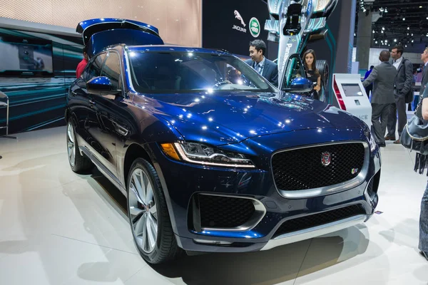 Jaguar F-Pace tentoongesteld — Stockfoto