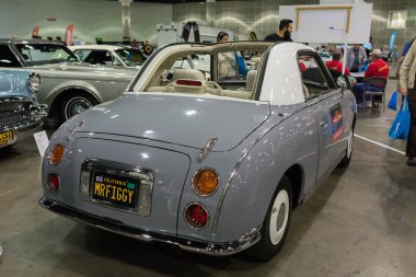Nissan Figaro ekranda