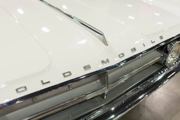 Emblema de Oldsmobile na exposição — Fotografia de Stock
