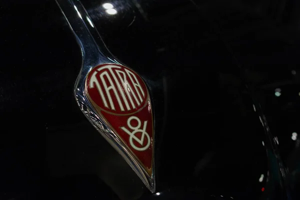 Tatra V8 emblema do carro antigo — Fotografia de Stock