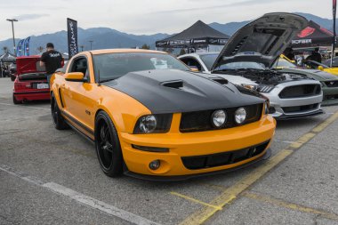 Ford Mustang ekranda modifiye