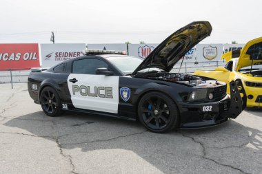Transformatörler Film Ford Mustang Decepticon polis arabası