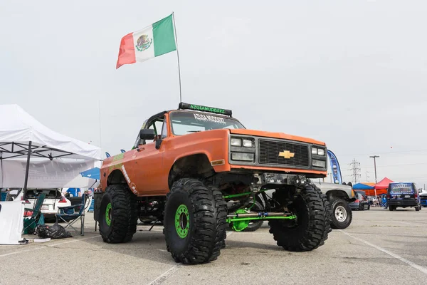 Stor lastbil med Mexiko flagga på displayen — Stockfoto