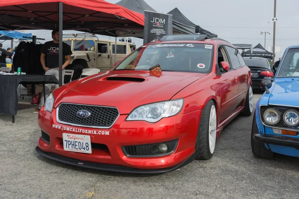 Subaru Legacy vagon ekranda — Stok fotoğraf