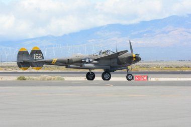 Ekranda Lockheed P-38j şimşek