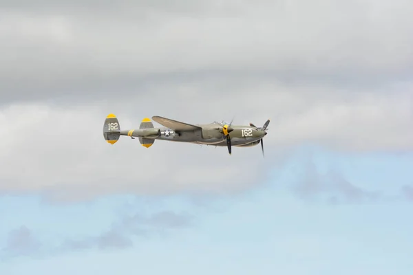 Lockheed P-38J Lightning на экране — стоковое фото