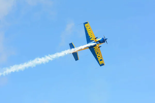 Matt Chapman está volando un Extra 330LX —  Fotos de Stock