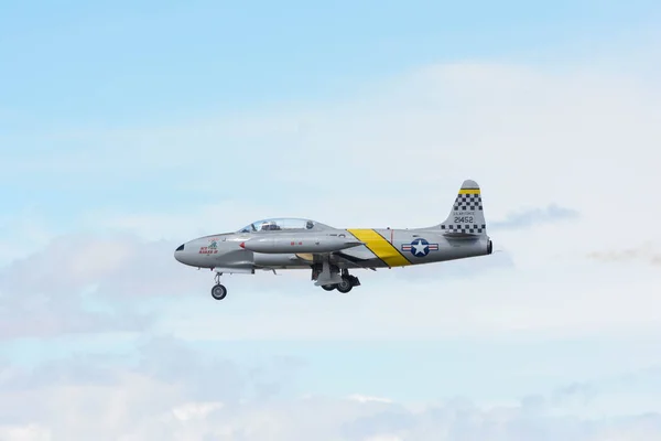 Greg Wired Colyer is vliegen een een Lockheed T-33 — Stockfoto