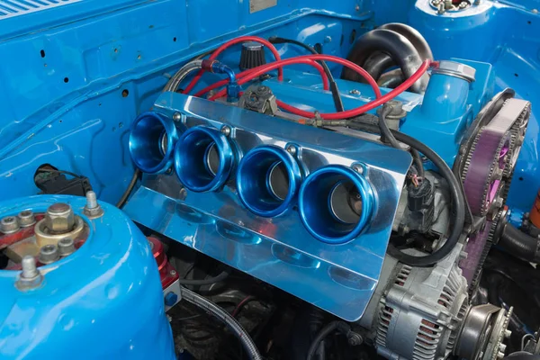 Cerrar los detalles del motor del coche viejo en exhibición — Foto de Stock
