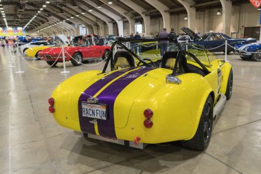 Fabrika beş yarış Cobra ekranda