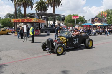 Hot Rod araba ekranda