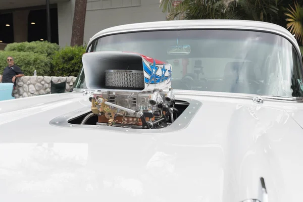 Chevrolet Bel Air motor op het display — Stockfoto