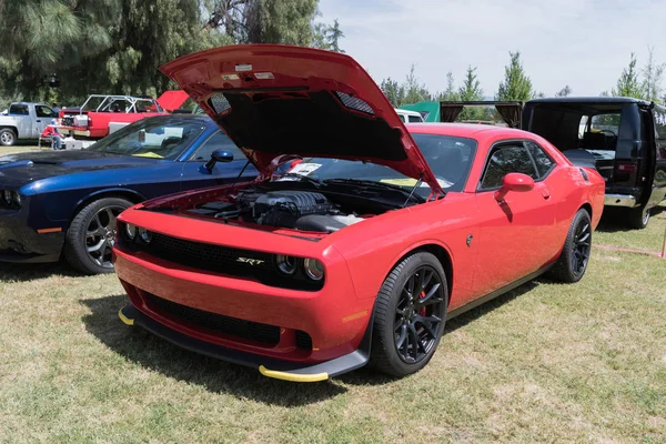 Dodge Challenger SRT на выставке — стоковое фото