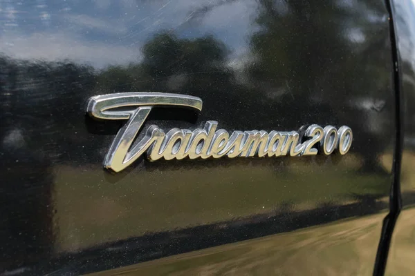 Dodge Tradesman 200 emblema em exposição — Fotografia de Stock