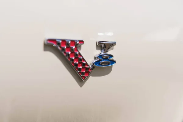 Emblème Plymouth Barracuda V8 exposé — Photo