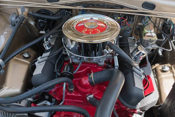 Dodge Charger 273 engine on display — Stock Photo, Image