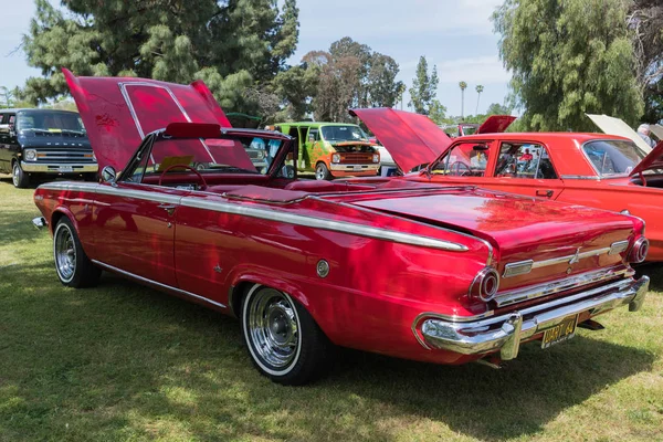 Dodge Dart cabriolet på displayen — Stockfoto