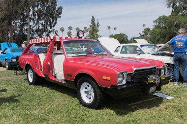 Özelleştirilmiş Plymouth Volare vagon ekranda