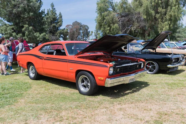 Plymouth Duster na wyświetlaczu — Zdjęcie stockowe