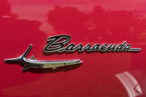 Plymouth Barracuda jelképe, a kijelzőn — Stock Fotó