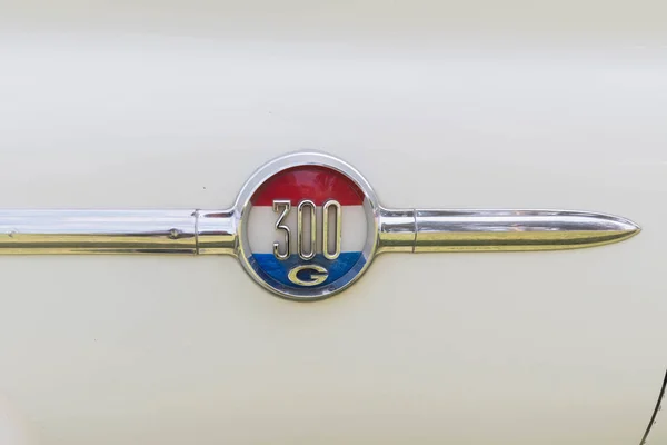 Chrysler 300G emblema em exposição — Fotografia de Stock