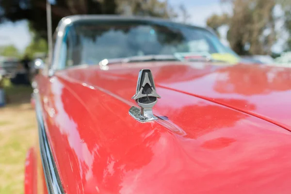 Dodge Coronet emblema en exhibición — Foto de Stock