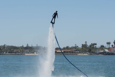 Flyboard gösterisi sırasında Red Bull Air Race