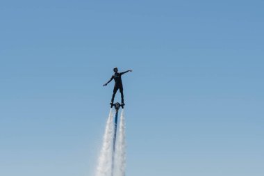 Flyboard gösterisi sırasında Red Bull Air Race