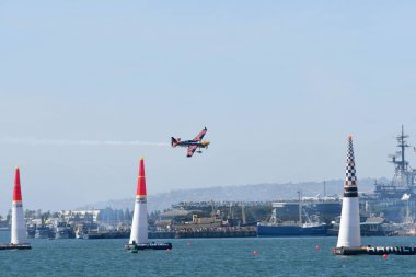 Kirby Chambliss ABD Red Bull Air Rac sırasında gerçekleştirir