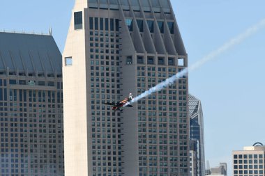 Nicolas Ivanoff Fransa'nın Red Bull Air Race sırasında gerçekleştirir